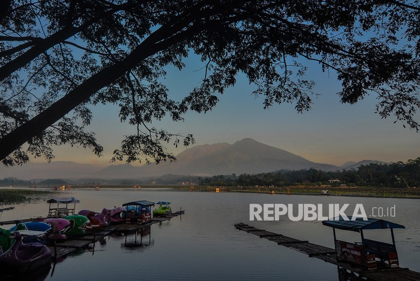 Suasana lokasi wisata Situ Bagendit di Banyuresmi, Kabupaten Garut, Jawa Barat, Selasa (26/3/2019).