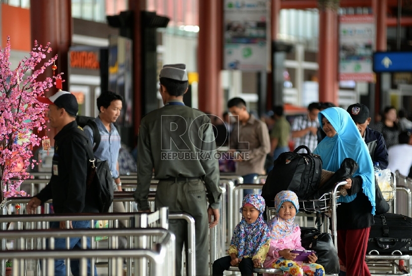 Suasana loket penjualan tiket maskapai di Terminal 1 Bandara Internasional Soekarno Hatta, Tangerang, Banten, Selasa (24/1). (Republika/Prayogi)