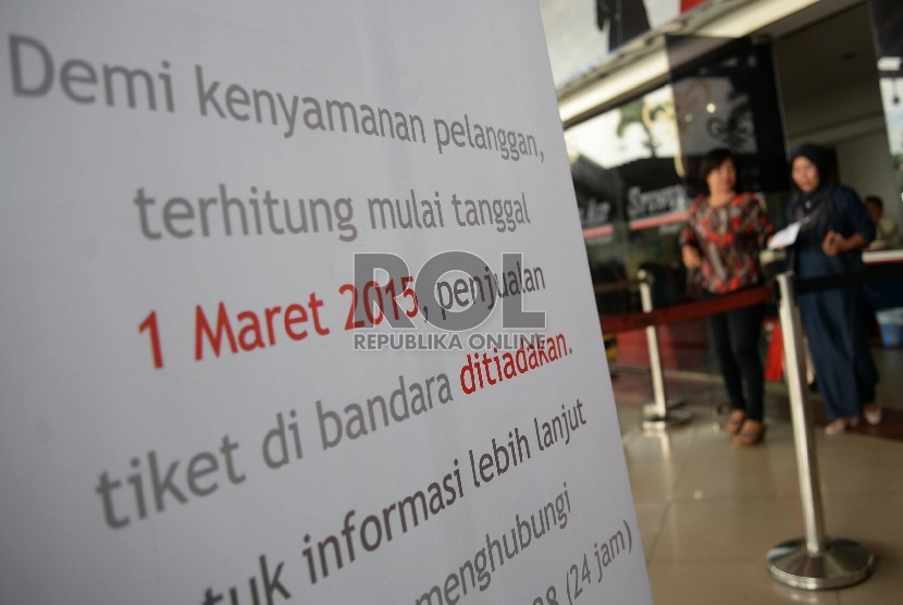 Suasana loket penjualan tiket maskapai di Terminal 1 Bandara Internasional Soekarno Hatta, Tangerang, Banten, Selasa (24/1). (Republika/Prayogi)