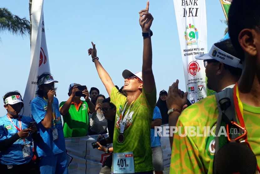 Suasana lomba berkonsep eco-tourism Jakarta Aquathlon di Pulau Tidung, Kepulauan Seribu, Jakarta, Ahad (6/5). 