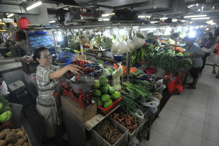   Suasana los sayur-sayuran di Pasar Mayestik Jakarta (Republika/Prayogi)
