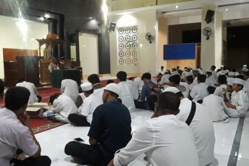 Suasana Mabit yang digelar oleh DPD Hidayatullah Makassar  dan Yayasan Al Bayan.