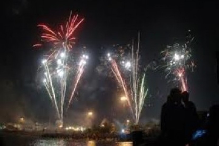 Suasana malam tahun baru di Ancol yang kerap diramaikan pengunjung