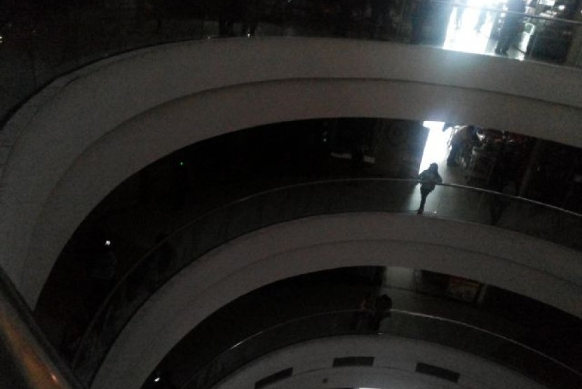 Suasana Mall Atrium Senen yang mati listrik