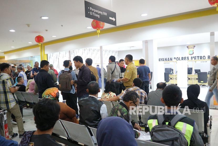  Suasana Mal Pelayanan Publik (MPP) di Kota Bekasi di Bekasi Junction Jalan Juanda, Kota Bekasi, Provinsi Jawa Barat, Senin (12/2).