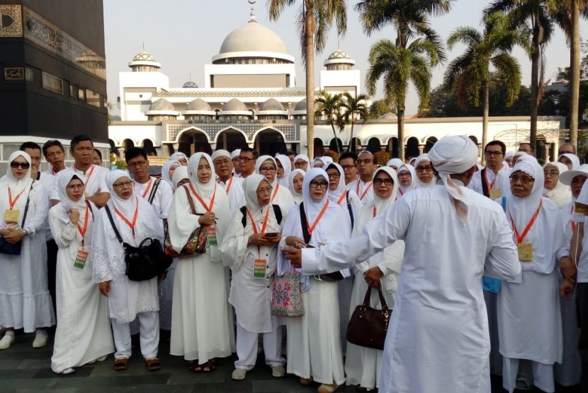 Suasana manasik praktik yang digelar oleh NRA Group di Asrama Haji Pondok Gede Jakarta.