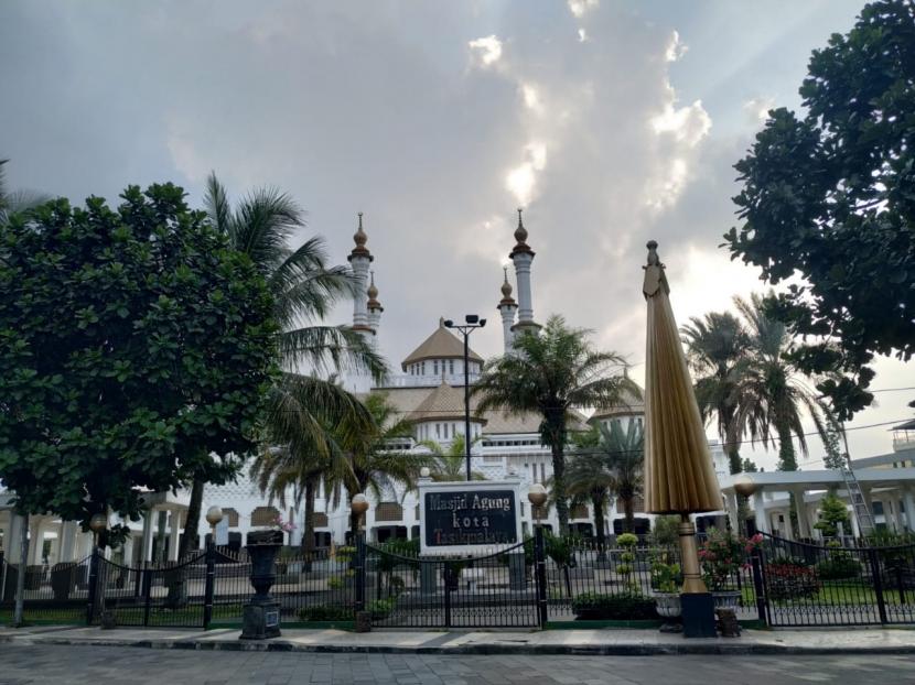 Suasana Masjid Agung Kota Tasikmalaya, Ahad (18/7).