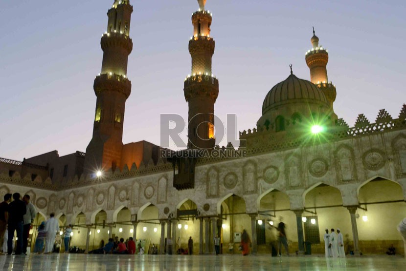 Suasana Masjid Al-Azhar yang terletak di kawasan Universitas Al-Azhar di Kairo, Mesir.   (Republika/Agung Supriyanto)