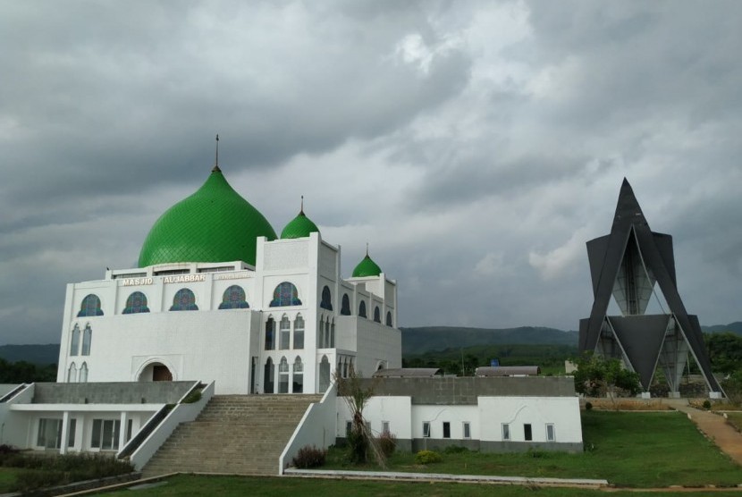 Suasana Masjid Al Jabbar di jalur lintas selatan Jawa Barat, tepatnya di Desa Karangwangi, Kecamatan Mekarmukti, Kabupaten Garut. Ulama di Garut Diminta Manfaatkan Teknologi untuk Dakwah