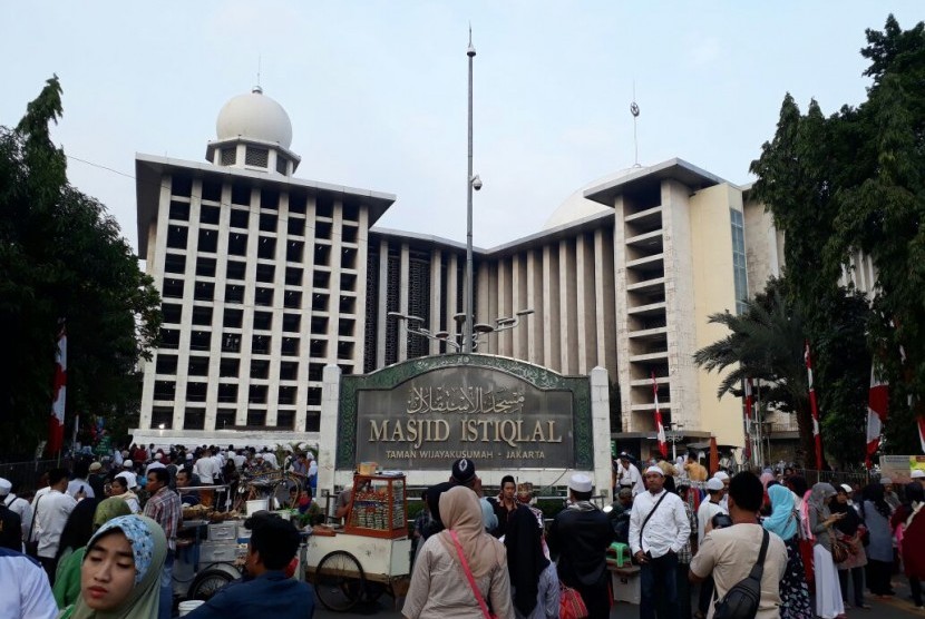 Suasana Masjid Istiqlal.