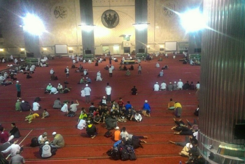 Suasana Masjid Istiqlal, Jumat (10/2) malam, jelang aksi 112.