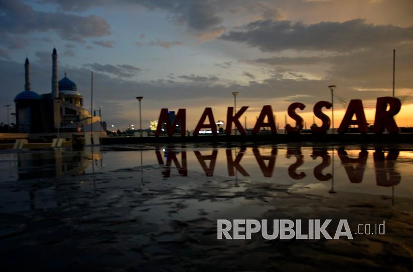 Suasana Masjid Terapung Amirul Mukminin di Anjungan Pantai Losari, Makassar, Sulawesi Selatan (ilustrasi). Realisasi dana Pemulihan Ekonomi Nasional (PEN) di Sulawesi Selatan sepanjang Januari hingga November 2020 mencapai Rp 437,49 triliun.