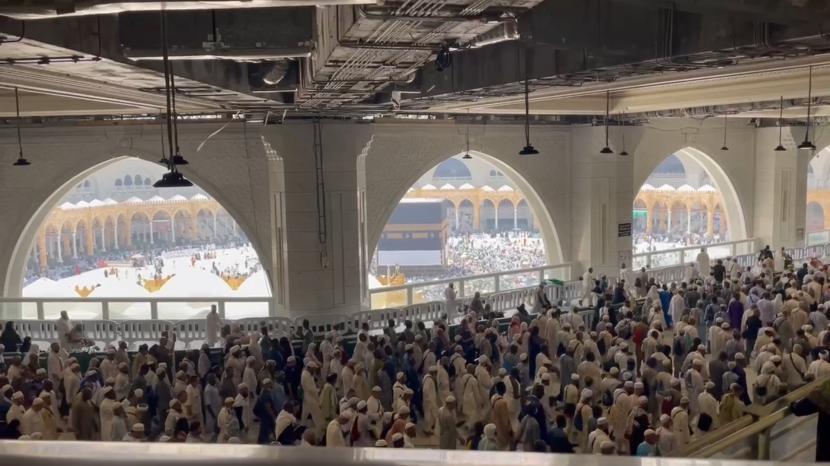 Suasana Masjidil Haram dipenuhi jamaah haji dari seluruh dunia