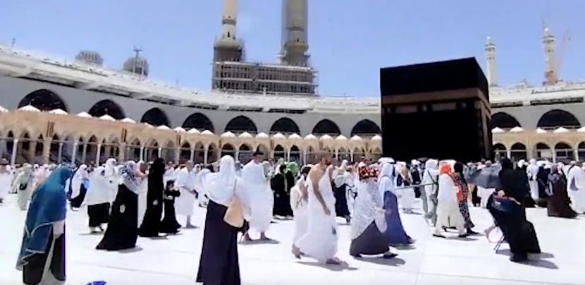 Suasana Masjidil Haram, Makkah, Arab Saudi. Kewajiban Haji Hanya Sekali Seumur Hidup