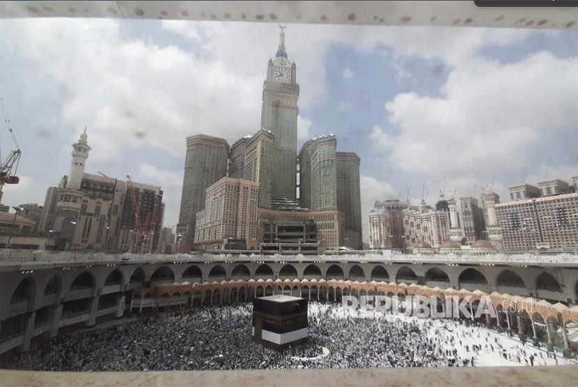 Saudi Hentikan Fasilitas Layar Sentuh di Masjid al-Haram