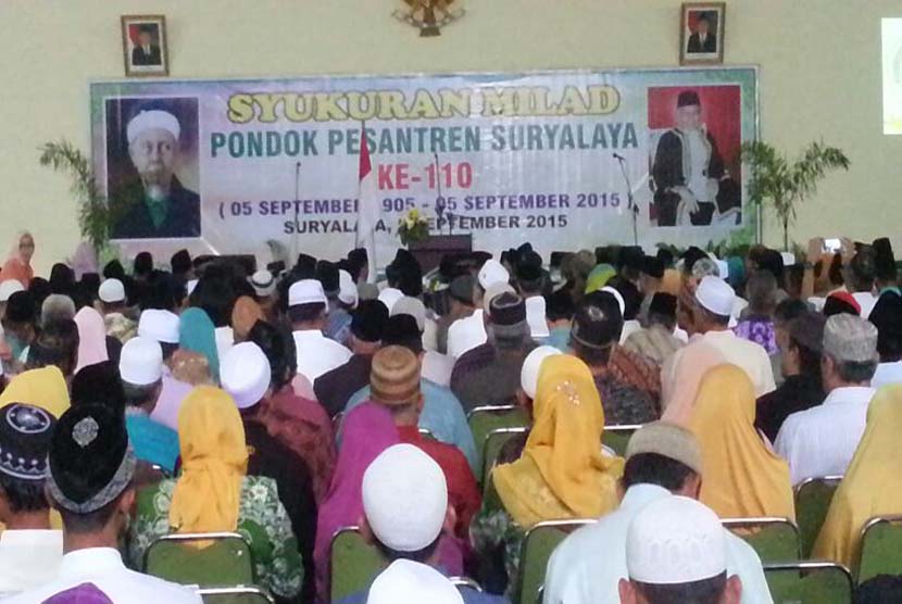 Suasana milad ke-110 Pondok Pesantren Suryalaya, Tasikmalaya, Jawa Barat, Sabtu (5/9).