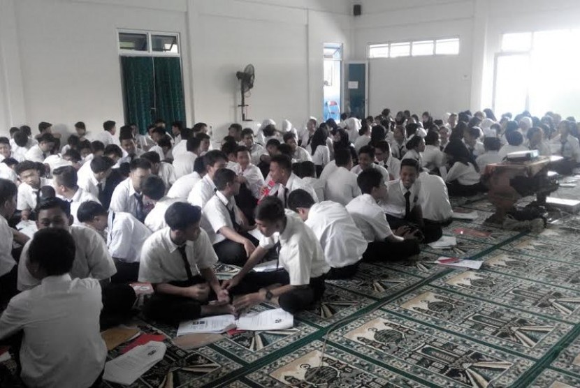 Suasana MOS di SMK Pembanguna Jaya Yakapi.