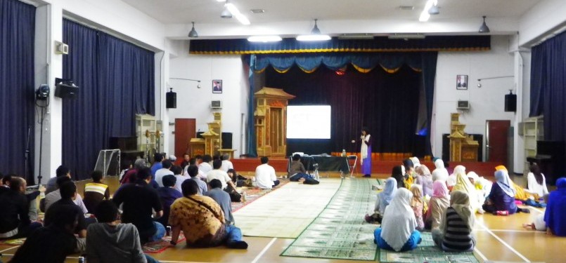 Suasana nonton bareng dan ceramah oleh Profesor Nurchasanah Satomi Ogata