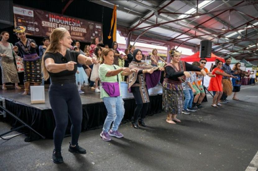 Suasana pada pasar tradisional Queen Victoria Market di Melbourne dalam festival jajanan Indonesia (Indonesian Street Food Festival/ISFF) 2024. 