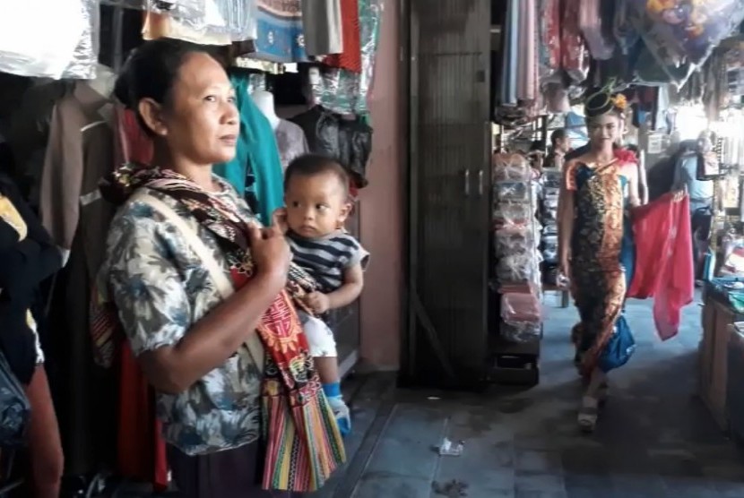 Suasana pagelaran busana di Pasar Ampenan City Center (ACC), Kota Mataram, Nusa Tenggara Barat (NTB)