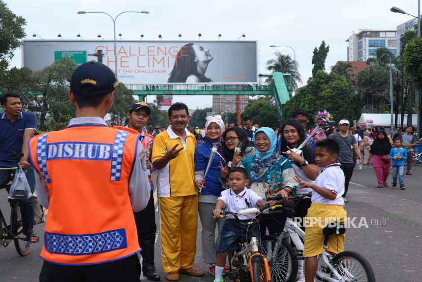 Suasana pagi di kawasan Car Free Day (CFD) Jalan Ahmad Yani Kota Bekasi ramai pengunjung warga Kota Bekasi. (ilustrasi)