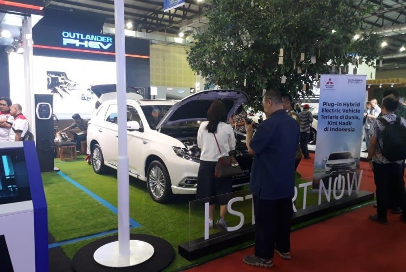 Suasana pameran Indonesia Electric Motor Show (IEMS) 2019