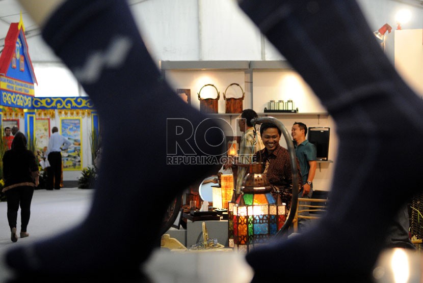  Suasana pameran Trade Expo Indonesia (TEI) 2012 yang berlangsung di Jakarta, Sabtu (20/10).   (Prayogi)