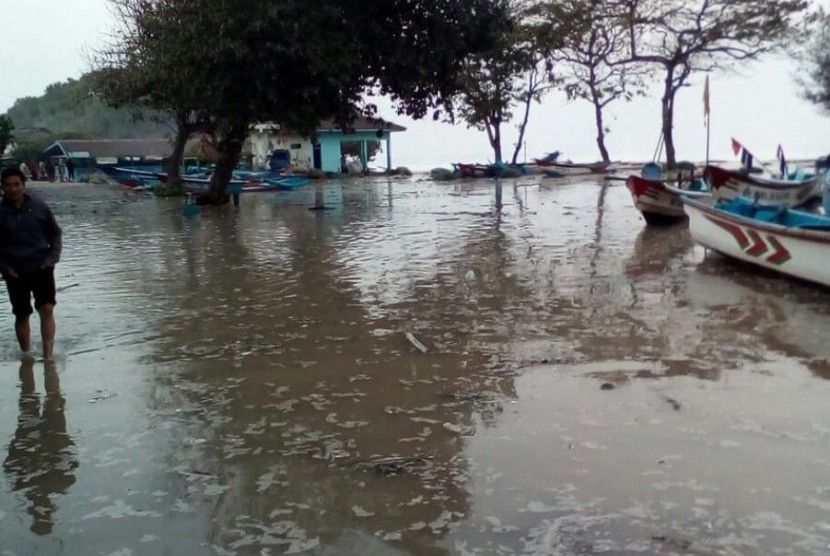 Gelombang Tinggi Sisakan Kerusakan Di Pantai Gunungkidul