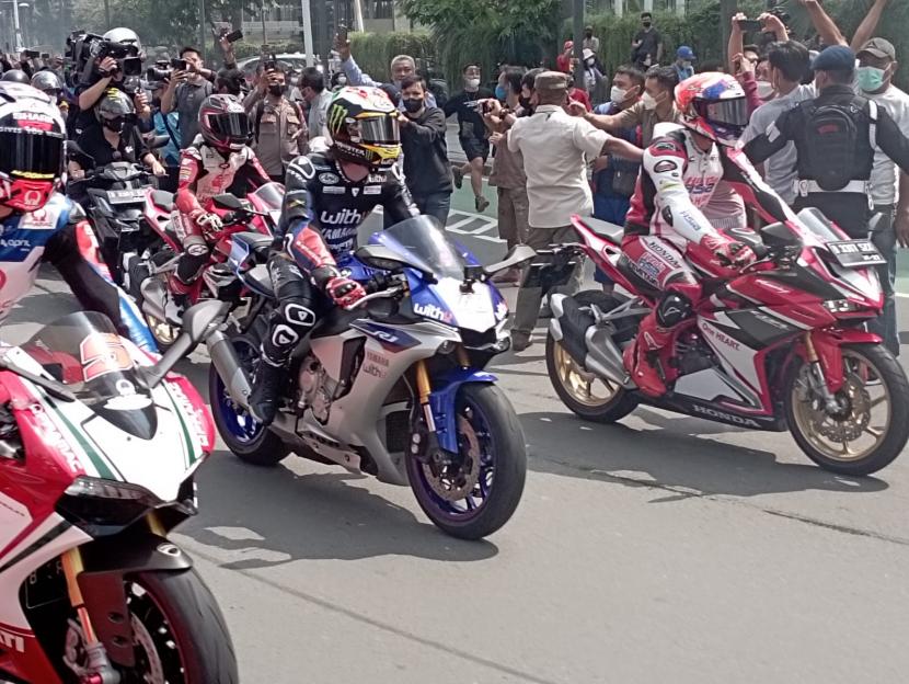 Suasana Parade MotoGP yang berlangsung Rabu (16/3/2022) di kawasan Bundaran Hotel Indonesia, Rabu (16/3/2022).