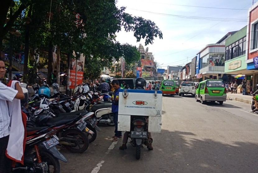 Sebuah kajian menyebut Kota Bogor cocok dilintasi kendaraan sejenis trem. Foto salah satu sudut Kota Bogor di Jalan Suryakencana (ilustrasi)