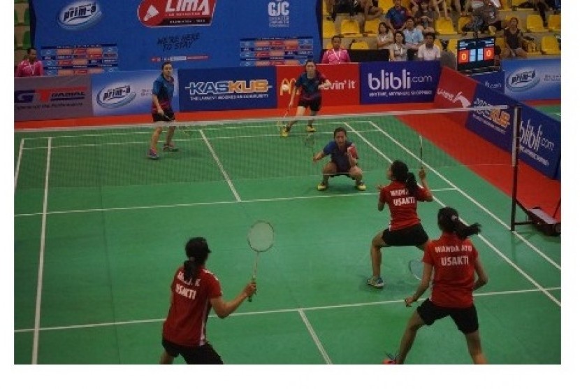 Suasana partai triples diajang LIMA Badminton 2015.