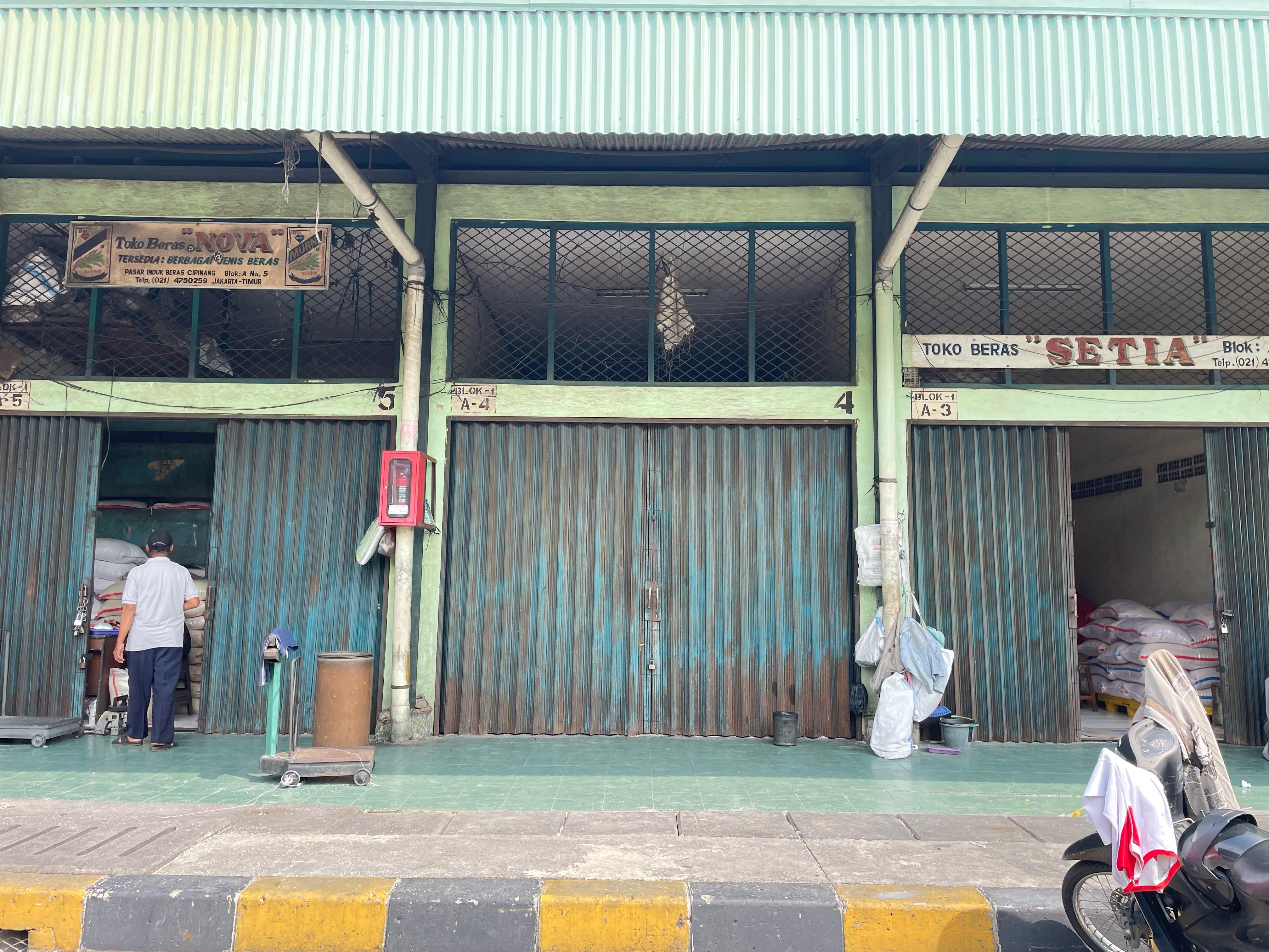 Suasana Pasar Beras Induk Cipinang, Jakarta Timur, Rabu (13/8/2025).