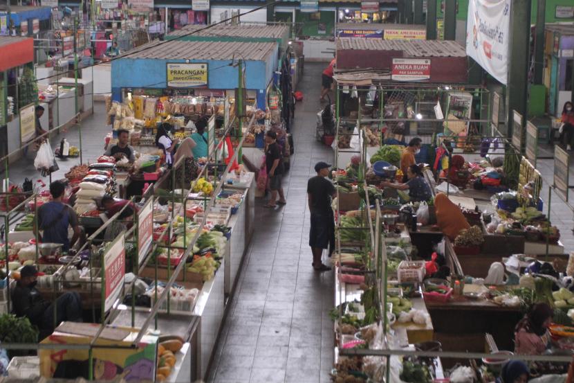 Suasana Pasar Rakyat, ilustrasi. Pemerintah Kabupaten Kudus, Jawa Tengah, berencana menggelar pasar rakyat di setiap kecamatan untuk membangkitkan potensi usaha mikro kecil dan menengah (UMKM).