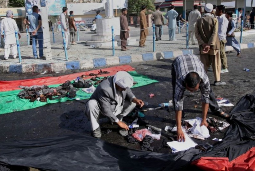 Suasana pascaserangan bom bunuh diri di Kabul, Afghanistan yang menewaskan sedikitnya 80 orang (Ilustrasi)