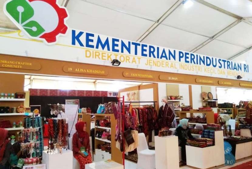 Suasana Paviliun Kementerian Perindustrian pada ajang Sumatera Selatan Expo 2018 di Palembang. Kemenperin memfasilitasi sebanyak 26 IKM dari Bumi Sriwijaya berpartisipasi pada ajang Sumatera Selatan Expo 2018 yang digelar selama 16-25 Agustus 2018.