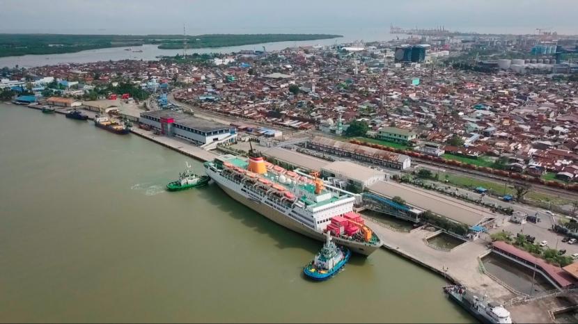 Suasana Pelabuhan Belawan Medan 