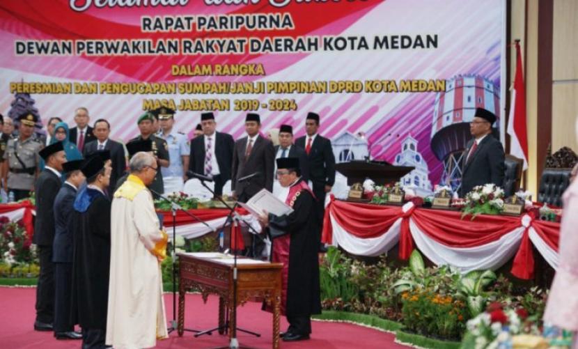 Suasana pelantikan DPRD Kota Medan periode 2019-2024.