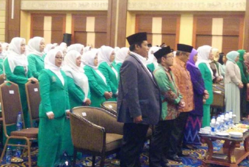 Suasana pelantikan pengurus Fatayat NU periode 2015-2020.