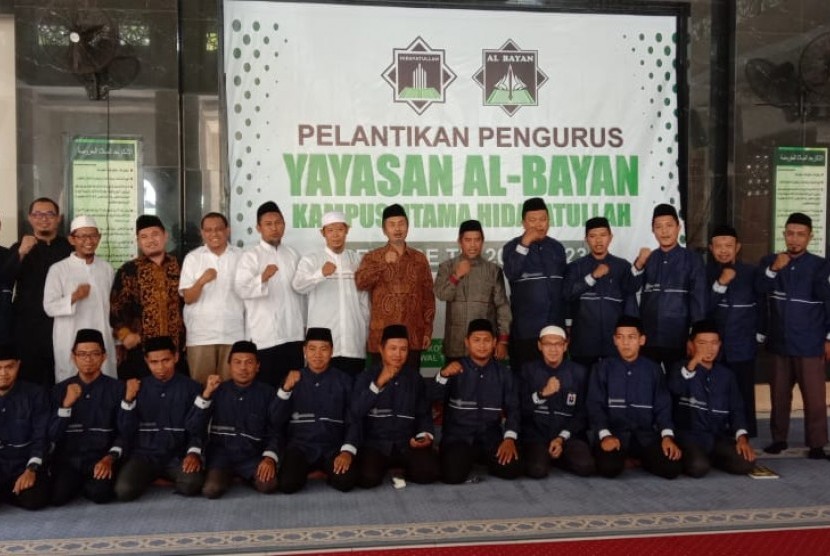 Suasana pelantikan Pengurus Yayasan Al Bayan Pesantren Hidayatullah Makassar periode 2019-2023.