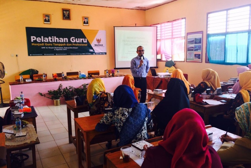 Suasana pelatihan guru yang digelar BAZNAS di Sekolah Ar-Royan, Buanajaya, Bogor.