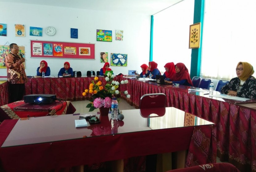 Suasana pelatihan jurnalistik untuk guru yang diadakan oleh Sekolah Bosowa Bina Insani.