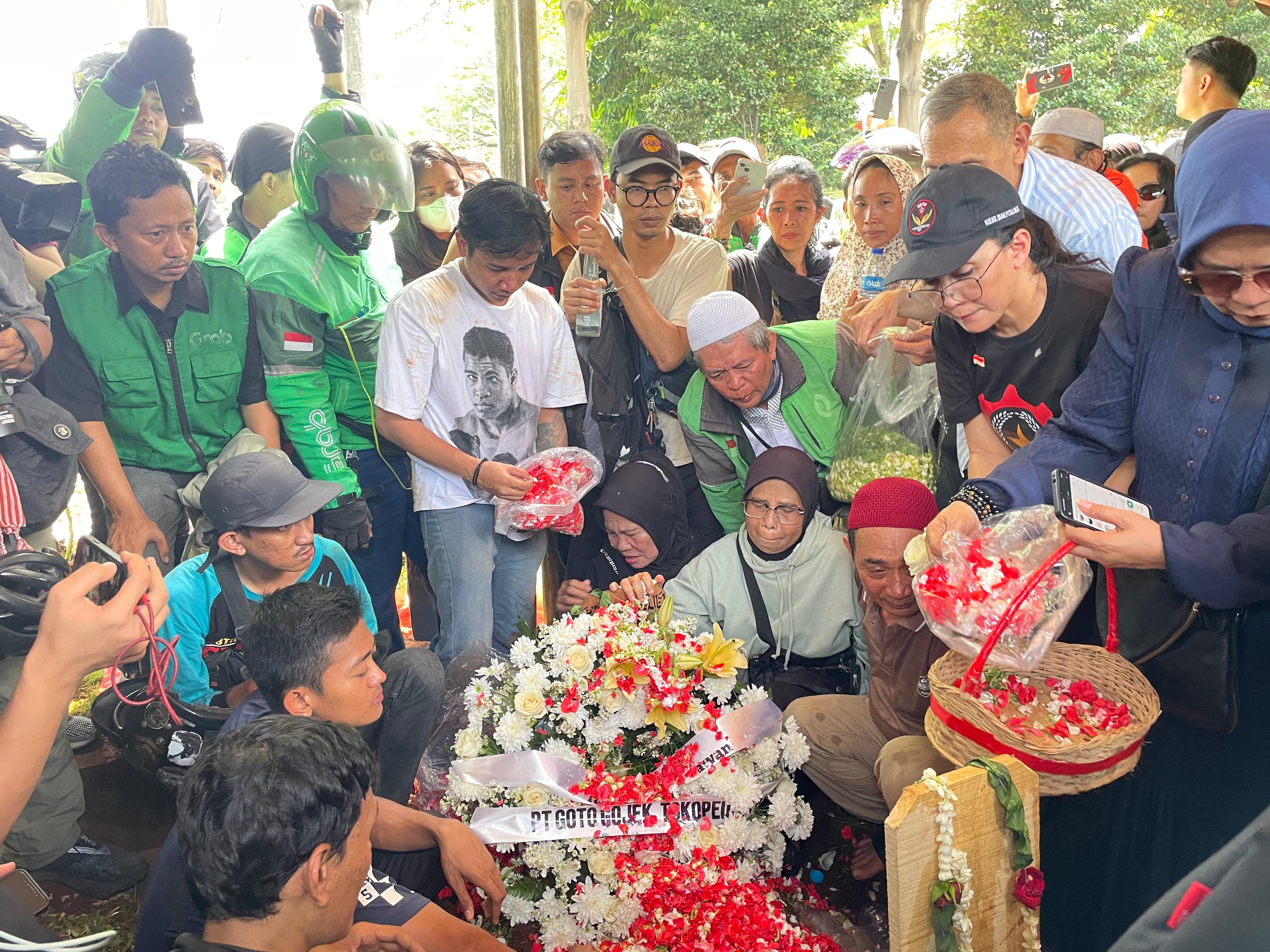 Suasana pemakaman Affan Kurniawan di TPU Karet, Jakarta, Jumat (29/8/2025).