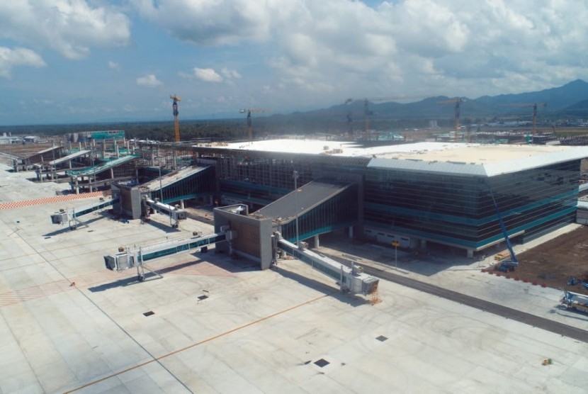 Suasana pembangunan Bandara Internasional Yogyakarta, Kulon Progo. Rencananya, bandara tersebut akan dioperasionalkan pada 29 April 2019. 