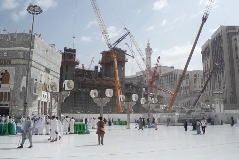 Suasana pembangunan di Masjidil Haram, Makkah