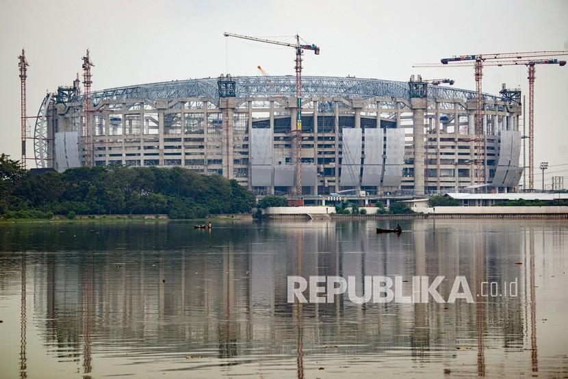 Perkembangan pembangunan Jakarta International Stadium (JIS) di Kelurahan Papanggo, Kecamatan Tanjung Priok, Jakarta Utara, Sabtu (24/7/2021). 