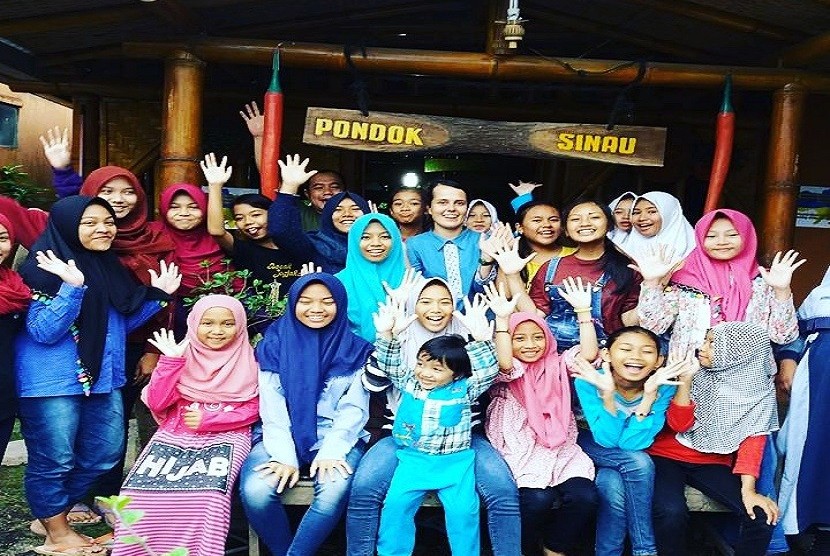 Suasana pembelajaran di Pondok Sinau Lentere Anak Nusantara di Kepanjen, Kabupaten Malang, belum lama ini.