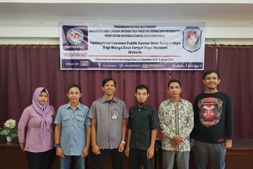 Suasana pemberian hibah dan pelatihan website  untuk 