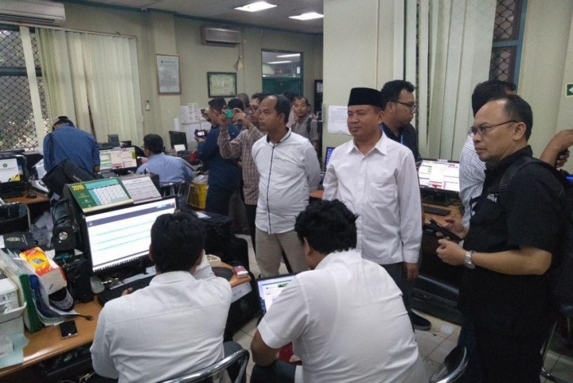 Suasana pembuatan visa haji.