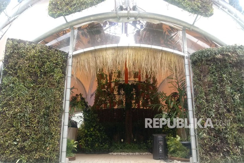 Suasana pembukaan Ecodome, wahana baru di Kebun Raya Bogor, Senin (13/11). Pembukaan dihadiri Duta Besar Belanda untuk Indonesia Rob Swortbol. Ecodome akan berdiri di KRB selama setahun sampai November 2018.