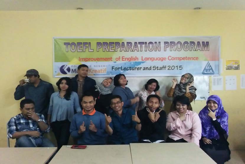 Suasana pembukaan program TOEFL untuk para dosen PoliMedia.